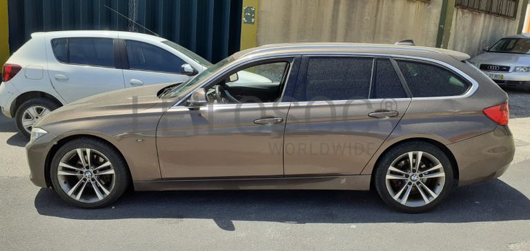 BMW 320D Touring · Ano 2013