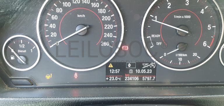 BMW 320D Touring · Ano 2013