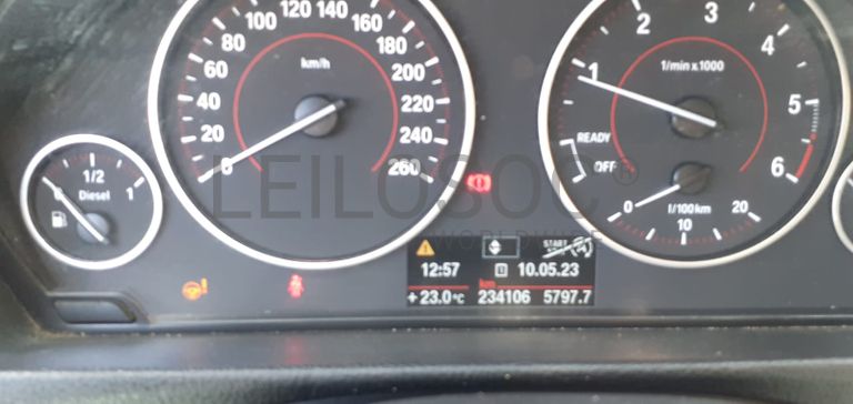 BMW 320D Touring · Ano 2013