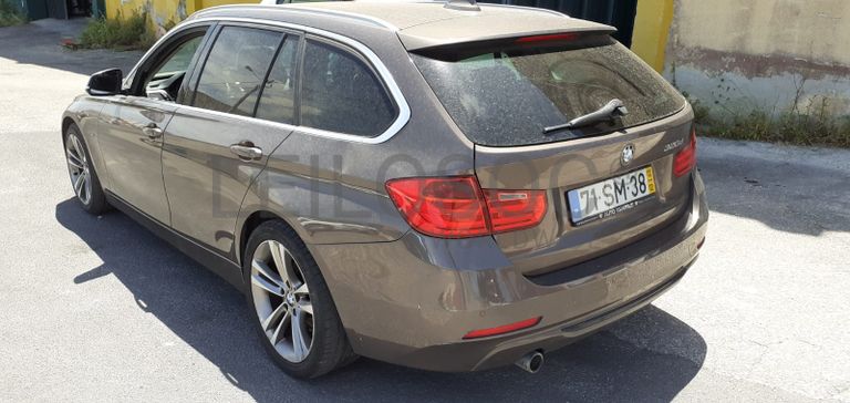 BMW 320D Touring · Ano 2013