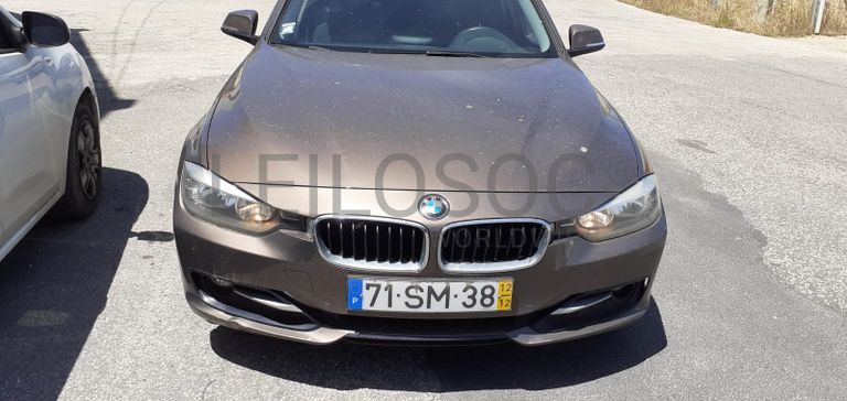 BMW 320D Touring · Ano 2013