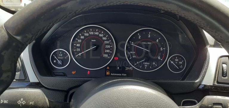 BMW 320D Touring · Ano 2013