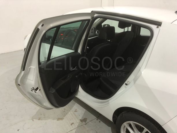 Renault Clio 1.5 DCI · Ano 2012