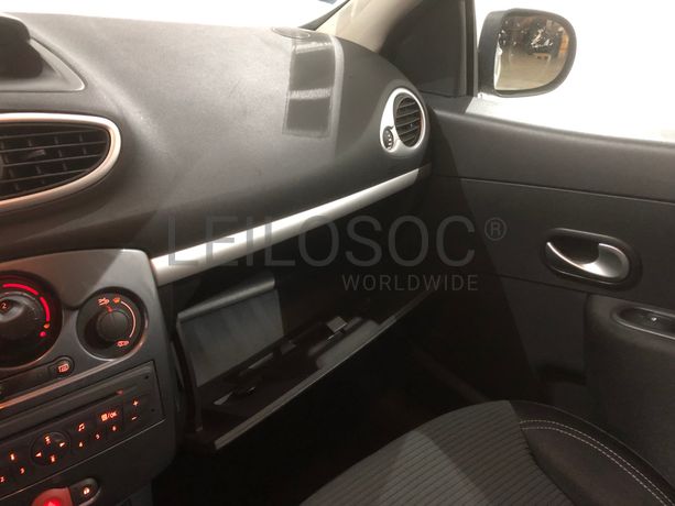 Renault Clio 1.5 DCI · Ano 2012