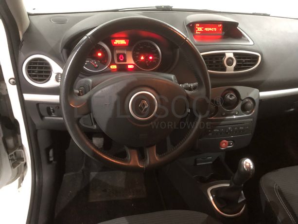 Renault Clio 1.5 DCI · Ano 2012