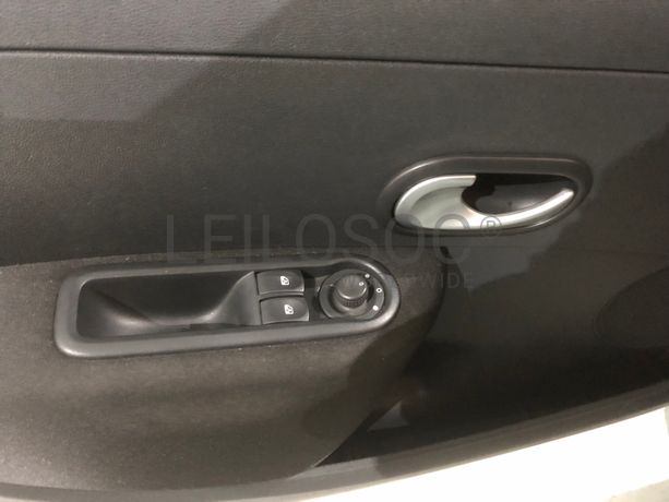 Renault Clio 1.5 DCI · Ano 2012