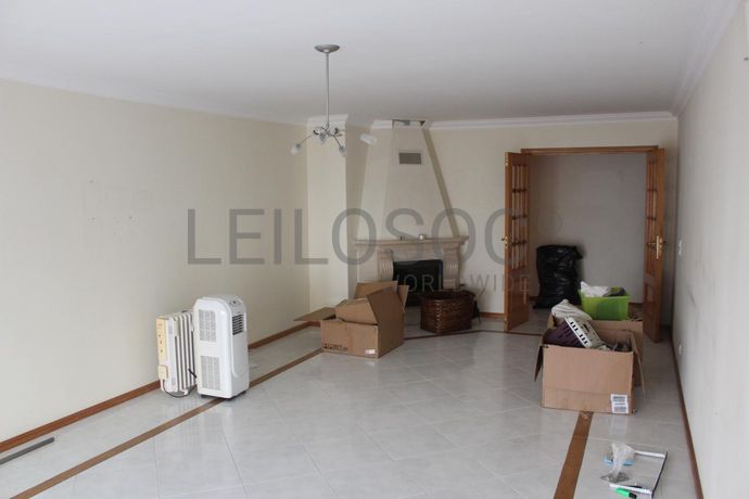 Apartamento T3 c/ 2 Lugares de Garagem · Sintra