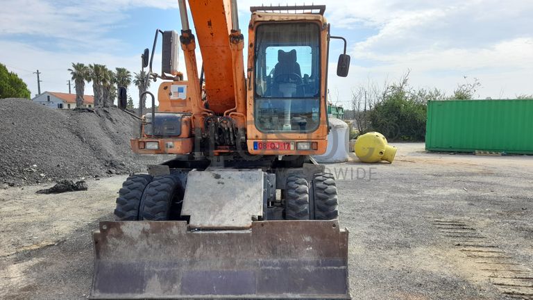 Escavadora de pneus Dossan DX190