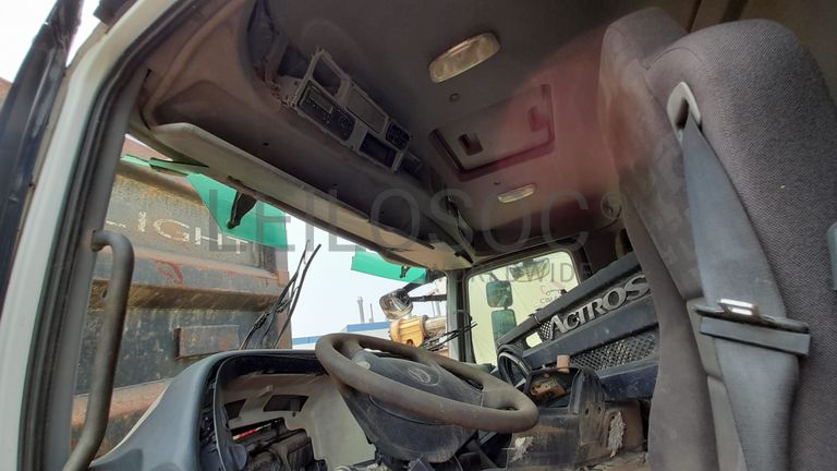 Camião basculante 26 T (6X4) Mercedes-Benz Actros 2632/26