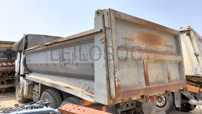 Camião basculante 26 T (6X4) Mercedes-Benz Actros 2632/26