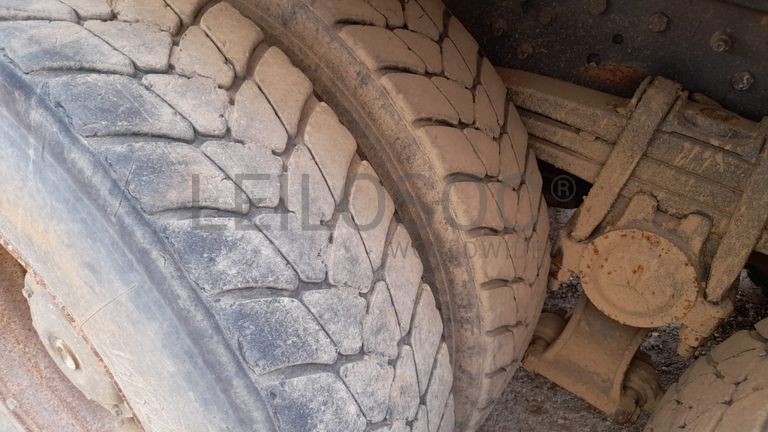 Camião basculante 26 T (6X4) Mercedes-Benz Actros 2632/26