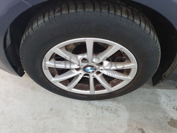 BMW 318D · Ano 2015