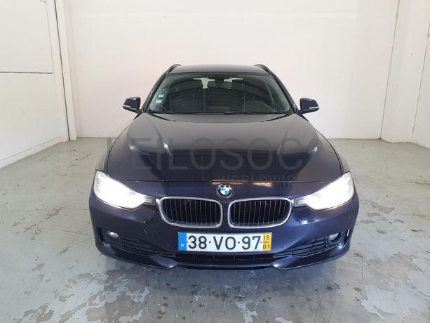 BMW 318D · Ano 2015