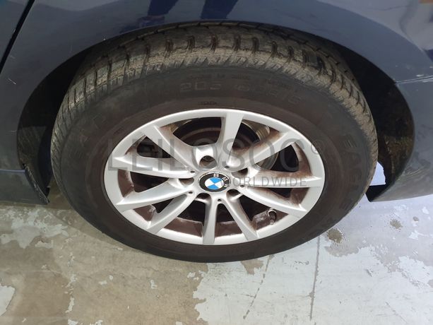 BMW 318D · Ano 2015
