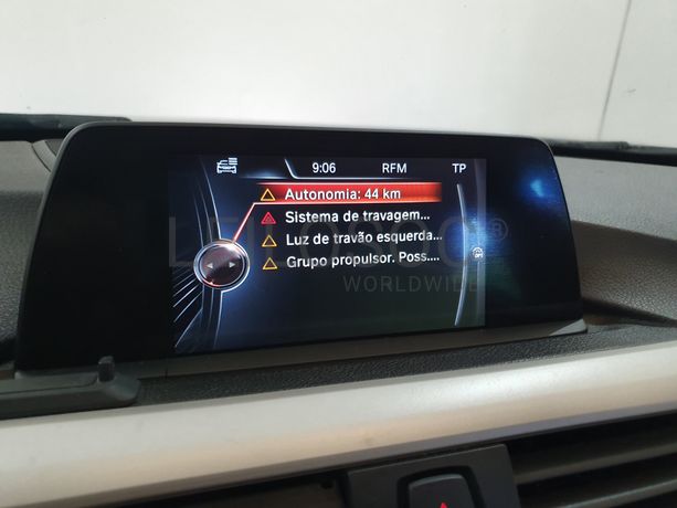 BMW 318D · Ano 2015