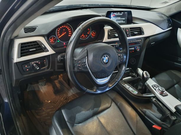 BMW 318D · Ano 2015