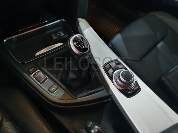 BMW 318D · Ano 2015