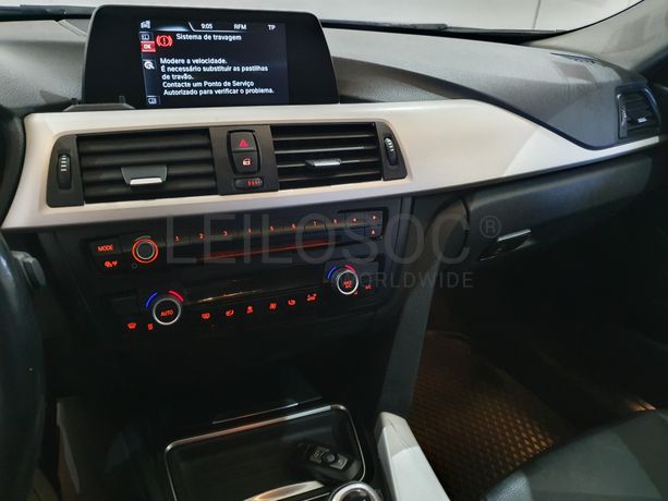 BMW 318D · Ano 2015