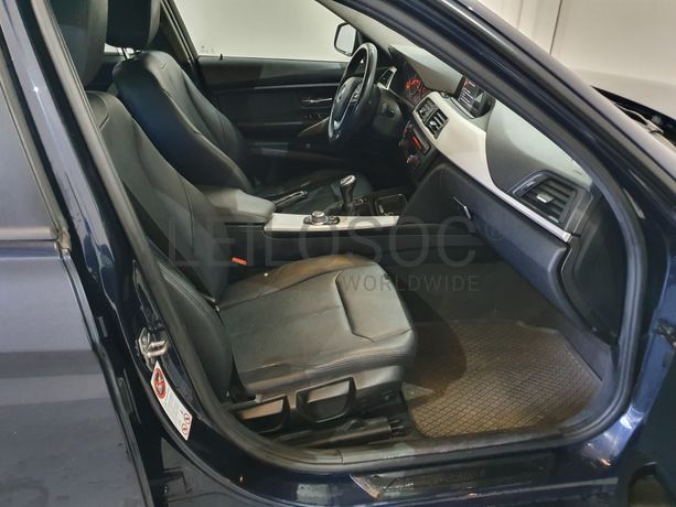 BMW 318D · Ano 2015