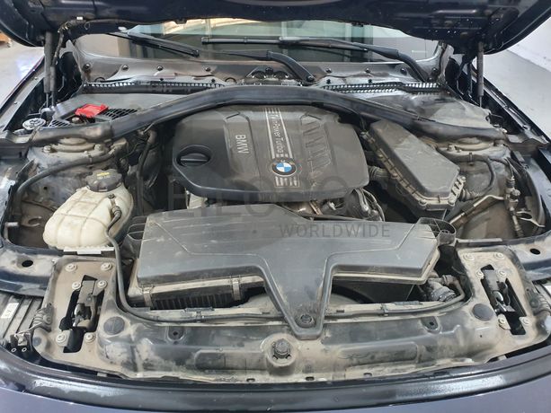 BMW 318D · Ano 2015