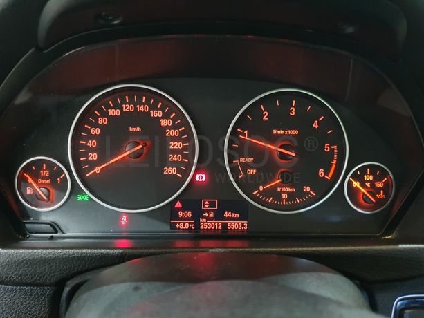 BMW 318D · Ano 2015