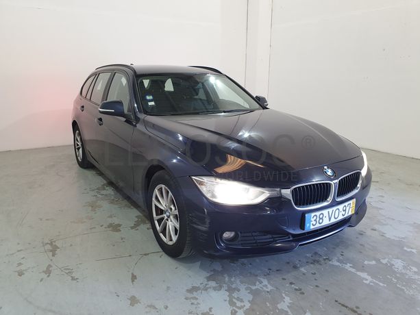 BMW 318D · Ano 2015
