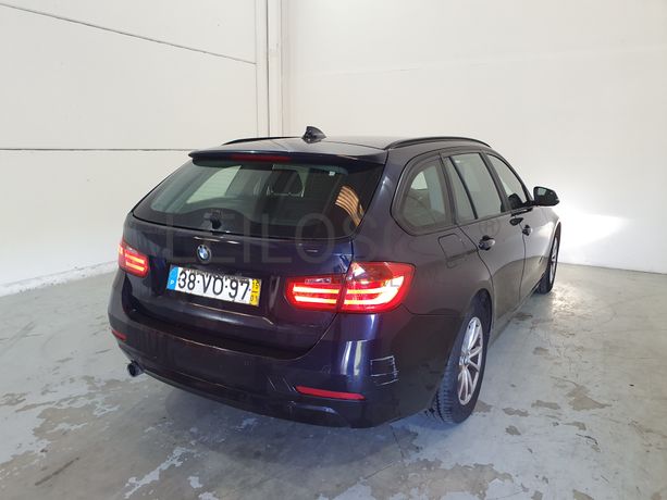 BMW 318D · Ano 2015