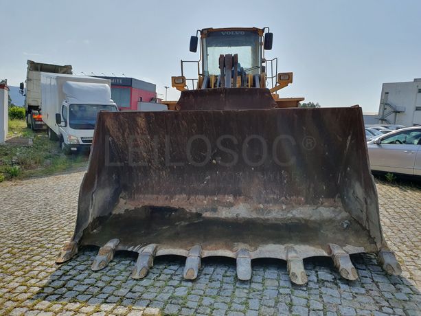 Pá Carregadora Volvo L 180 E · Ano 2004