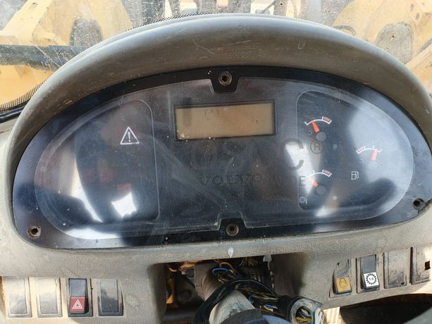 Pá Carregadora Volvo L 180 E · Ano 2004