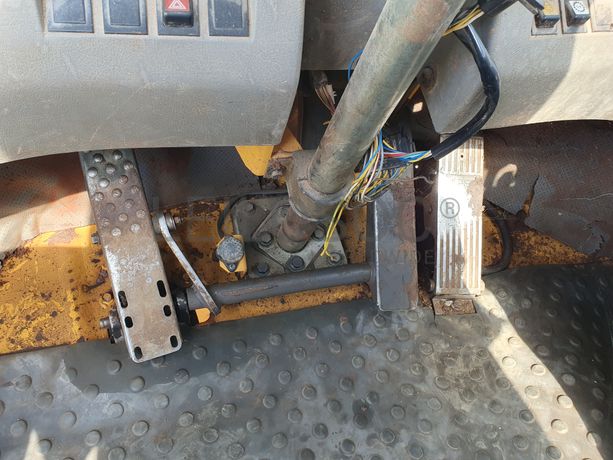 Pá Carregadora Volvo L 180 E · Ano 2004