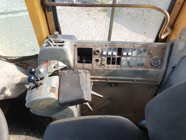 Pá Carregadora Volvo L 180 E · Ano 2004