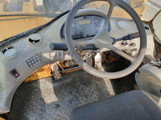 Pá Carregadora Volvo L 180 E · Ano 2004