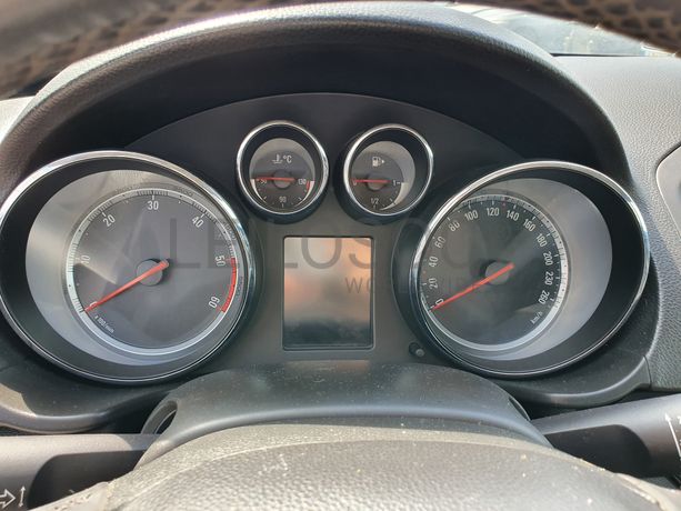 Opel Insígnia 2.0 CDTI · Ano 2010