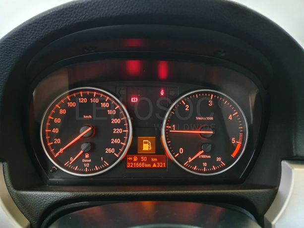 BMW 320D · Ano 2010