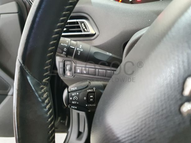 Peugeot 308 1.6 Blue HDI · Ano 2016