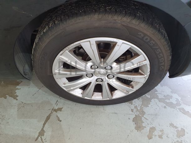 Peugeot 308 1.6 Blue HDI · Ano 2016