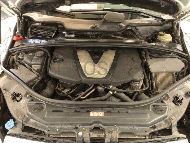 Mercedes-Benz R320 CDI 4-Matic · Ano 2008