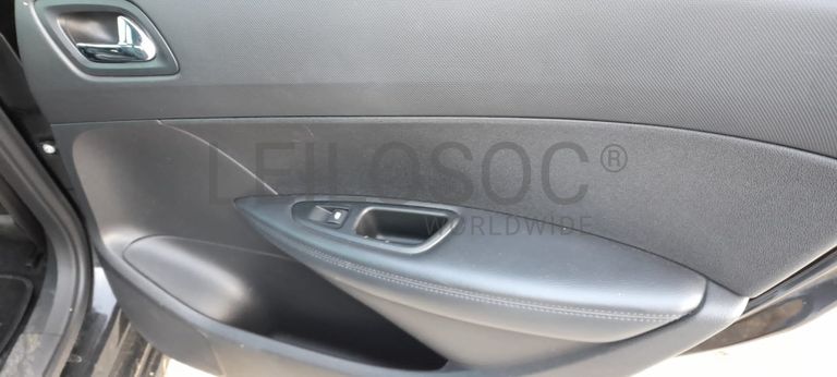 Peugeot 308 1.6 HDI · Ano 2013