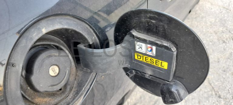 Peugeot 308 1.6 HDI · Ano 2013