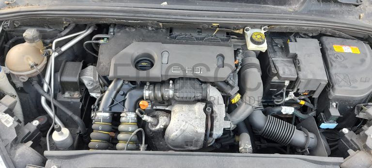 Peugeot 308 1.6 HDI · Ano 2013