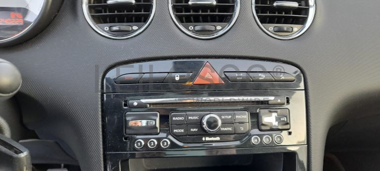 Peugeot 308 1.6 HDI · Ano 2013