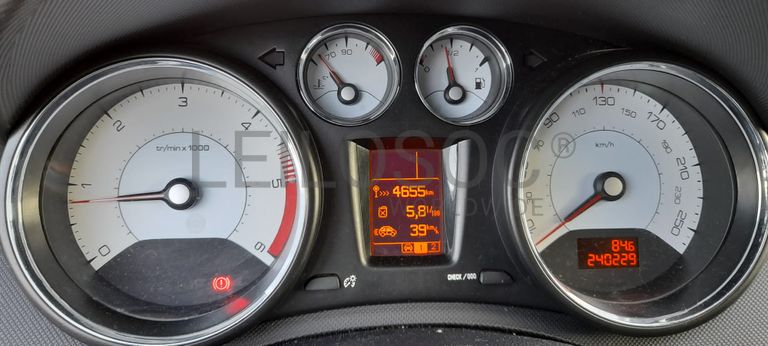 Peugeot 308 1.6 HDI · Ano 2013