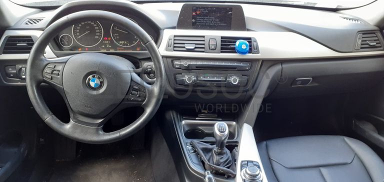 BMW 318D · Ano 2014