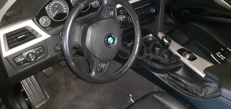 BMW 318D · Ano 2014