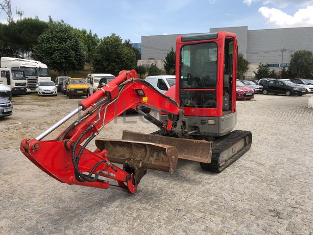 Mini Giratória Bobcat E 35 · Ano 2011