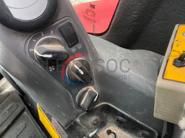 Mini Giratória Bobcat E 35 · Ano 2011