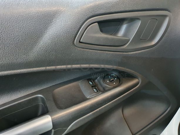 Ford Transit Connect 1.6 TDCI · Ano 2015