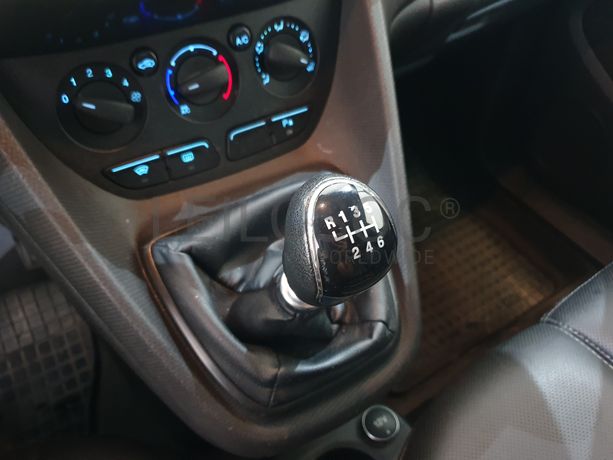 Ford Transit Connect 1.6 TDCI · Ano 2015