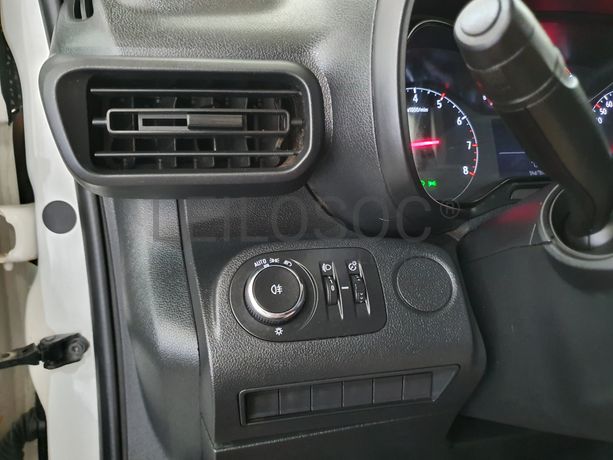 Opel Combo · Ano 2020