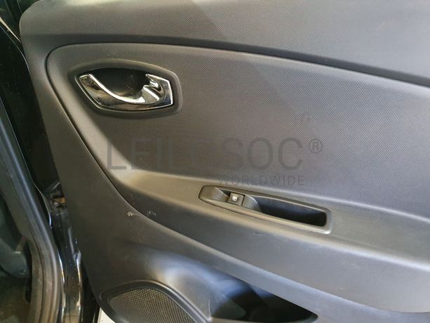 Renault Captur 1.5 DCI · Ano 2014